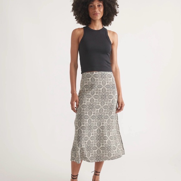 Midi Skirt elegant print classy zip on side clean finish patterns size 0 - Picture 2 of 5